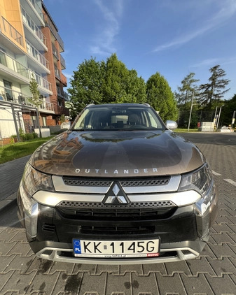 Mitsubishi Outlander cena 105500 przebieg: 93400, rok produkcji 2019 z Kraków małe 232